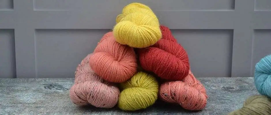 DK Yarn UK. Hand dyed yarn UK, dyes with natural dyes