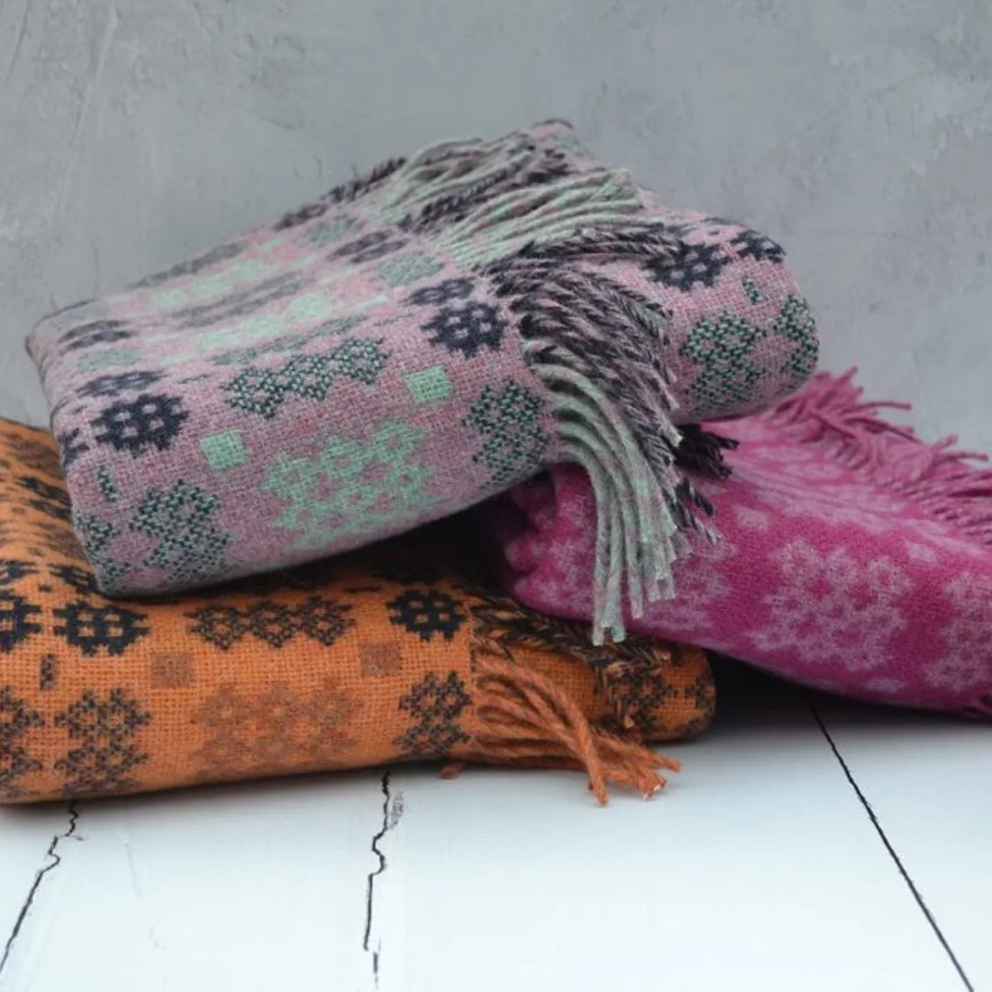 Welsh blankets and cushions - matching blankets and cushions woven with the same wool fabric and patterns