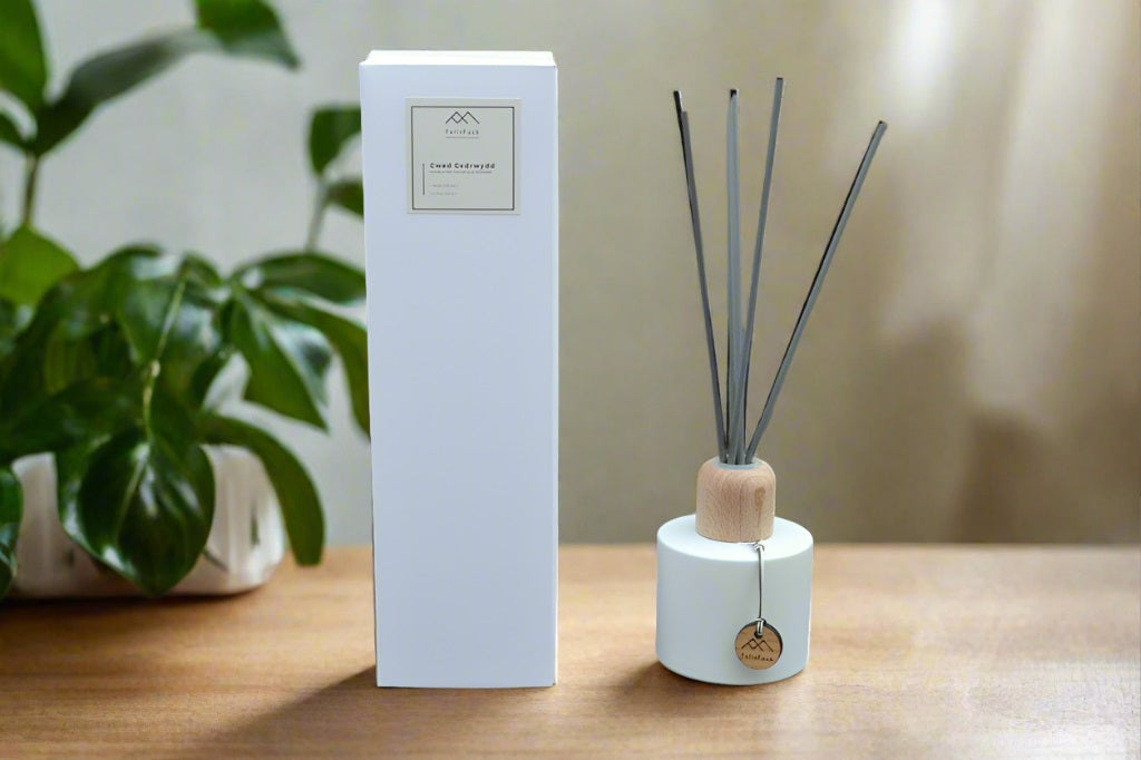 Signature matt white reed diffuser