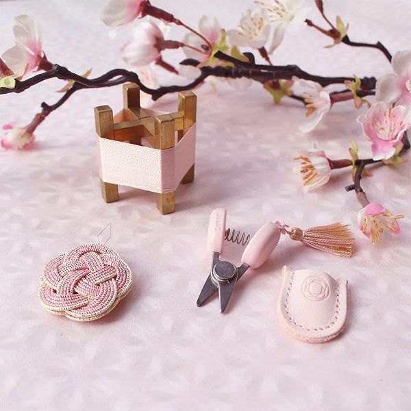 Needle Threader  Iida Mizuhiki – Little Fabric Shop